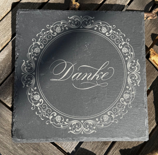 Schiefertafel-Untersetzer “Danke” 20x20cm - Personalisierbares Geschenk mit Ornament, fünf verschiedene Designs wählbar