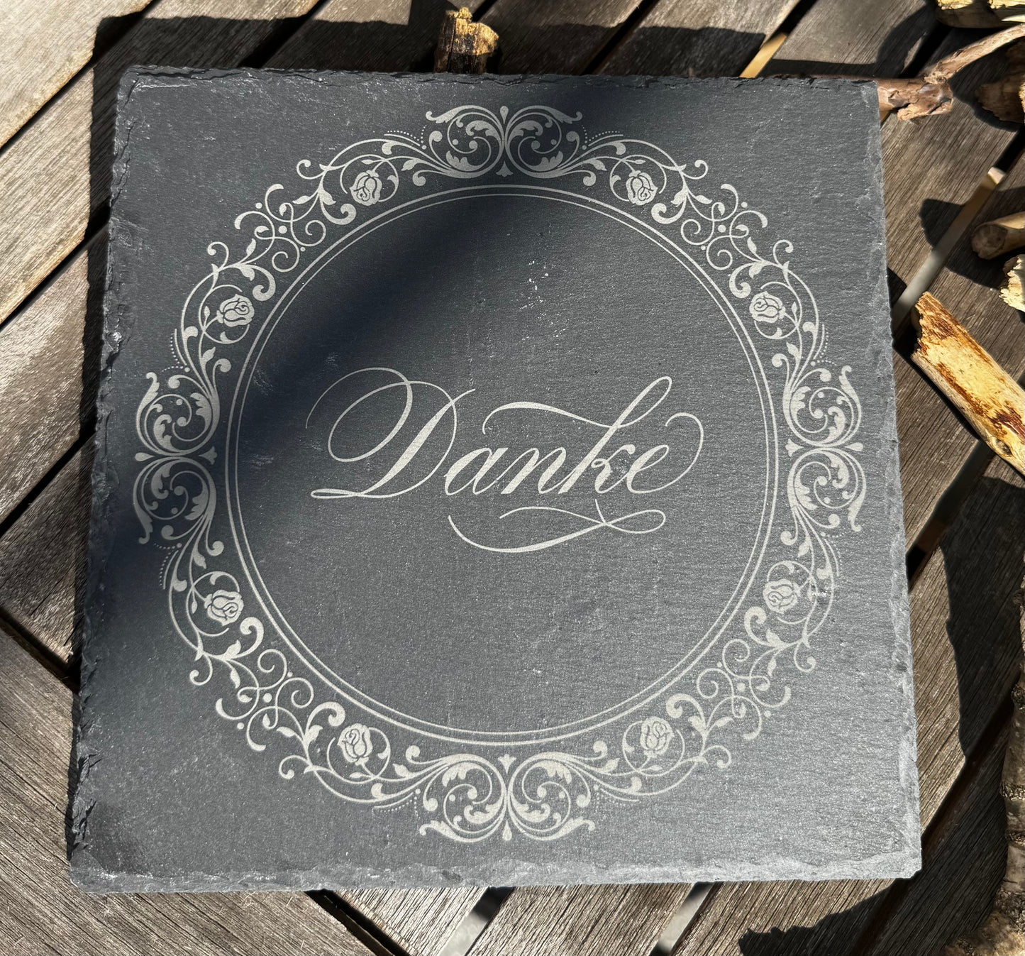 Schiefertafel-Untersetzer “Danke” 20x20cm - Personalisierbares Geschenk mit Ornament, fünf verschiedene Designs wählbar