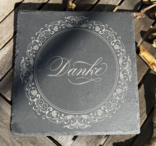 Schiefertafel-Untersetzer “Danke” 20x20cm - Personalisierbares Geschenk mit Ornament, fünf verschiedene Designs wählbar